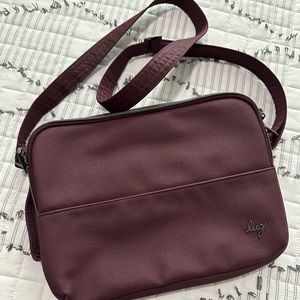 Delta Mini Matte Lux vegan leather, by Lug. EUC In RARE wine color.